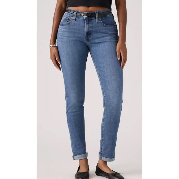 Levi's Boyfriend Mid Rise Women's Jeans in Size 29 Waist/27” inseam - Picture 2 of 9